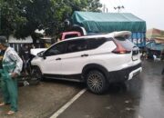 Truk Banting Stir Hindari Dump Truck, Satu Penumpang Expander Tewas di Lopok