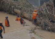 Sat Polairud Polres Bima Kota Lakukan Pencarian Korban Terseret Banjir di Dam Rontu dan Perairan Teluk Bima