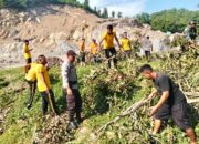 Polsek Rasanae Barat Polres Bima Kota Gelar Gotong Royong Bersama Dukung Program Pemerintah Kota Bima