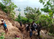 Polres Loteng Bersama Pemdes Kuta Tutup Lokasi Tambang Emas Ilegal di Pantai Mosrak. ‎