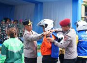 Polri Perkuat Kemitraan dengan Ojek Online: Polda Lampung Gelar Bakti Sosial dan kesehatan pada Apel Ojol Kamtibmas Nasional 2025