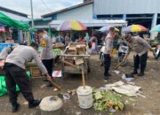 Polsek Rasanae Barat Polres Bima Kota Gelar Karja Bakti Bersihkan Pasar Raya Amahami