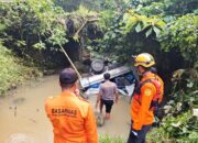 Hindari Lubang, Mobil Pick-up Terjun ke Jurang Batu Pusit Lunyuk, Polisi Bantu Evakuasi