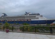 Kapal Pesiar Celebrity Millenium Bersandar di Gilimas