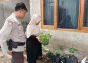 Bhabinkamtibmas Meninting Ajak Warga Mandiri Pangan di Dusun Kongok