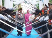 Tradisi Pedang Pora Warnai Perpisahan Irjen Hadi Gunawan dari Polda NTB