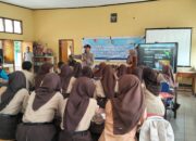 Kanit Binmas Polsek Seteluk Laksanakan Sosialisasi Bahaya Narkoba dan Tertib Berlalu Lintas di SMPN 1 Seteluk