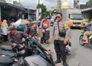 Bhabinkamtibmas Desa Teratak Sambangi Pasar Tradisional, Sampaikan Pesan Kamtibmas kepada Pedagang dan Pengunjung