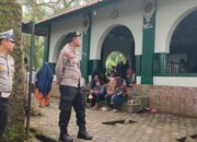 Personel Polsek Kopang Amankan Obyek Wisata Religi Makam Ketaq, Pastikan Pengunjung Nyaman dan Aman