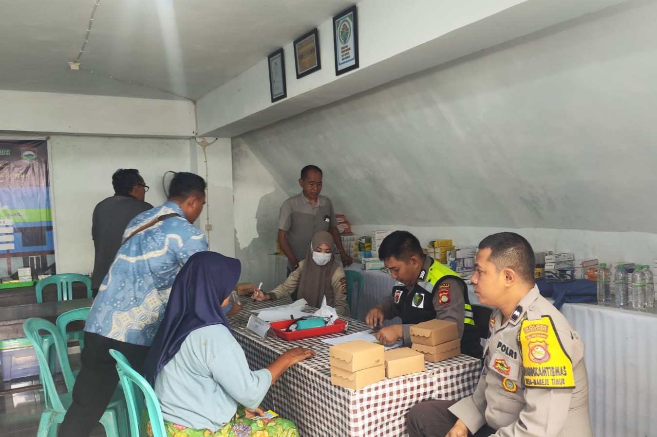 237 Warga Mareje Timur Lembar Dapatkan Pengobatan Gratis Polri