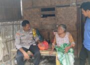 Indahnya Berbagi di Bulan Suci Ramadhan, Bhabinkamtibmas Polsek Woha Sambangi Warga Kurang Mampu di Desa Binaannya