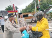 Polsek Jereweh Berbagi Berkah, Ratusan Takjil Gratis Dibagikan Jelang Buka Puasa Ramadhan 1447 H