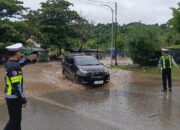 Gatur Arus lalulintas, Kendaraan dan Tekan Potensi Kecelakaan Lalulintas Satlantas Polres Bima Kabupaten Hadir Dalam Rawan Sore