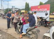 *Ramadan Penuh Berkah, Polres Sumbawa Barat Berbagi Takjil di Depan Mapolres*  *Sambut Waktu Berbuka, Polres Sumbawa Barat Sapa Masyarakat dan Berbagi Takjil*  *Indahnya Berbagi, Polres Sumbawa Barat Menyapa dan Berbagi Takjil*
