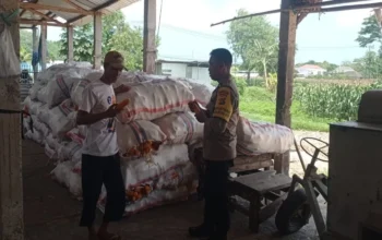 Polsek Gerung Edukasi Warga Manfaatkan Polibag untuk Pangan Mandiri