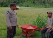 Momen Hangat Polisi dan Petani di Giri Tembesi: Sinergi Kuat Wujudkan Kemandirian Pangan dari Desa