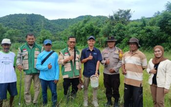 Dukung Ketahanan Pangan, Bhabinkamtibmas Desa Rhee Hadiri Rembuk Tani dan Sosialisasi Pupuk Berimbang