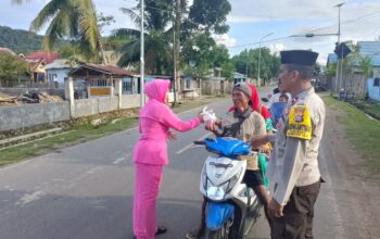 Ramadhan Penuh Berkah, Polsek Pajo Berbagi 250 Takjil untuk Pengguna Jalan