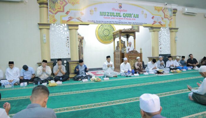 Kapolda NTB Ikuti Peringatan Nuzulul Qur’an 1447 H di Masjid Baitussalam