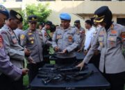 Pastikan Kelayakan dan Cegah Penyalahgunaan, Kapolres Sumbawa Pimpin Pemeriksaan Senjata Api Personel