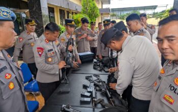 Kapolres Sumbawa Barat Pastikan Kesiapan dan kedisiplinan personel dalam penggunaan Senpi Dinas