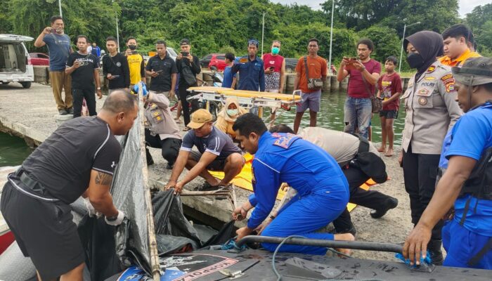 Sat Polairud Polres Sumbawa Evakuasi Jenazah Laki-Laki Tanpa Identitas di Perairan Tanjung Menangis