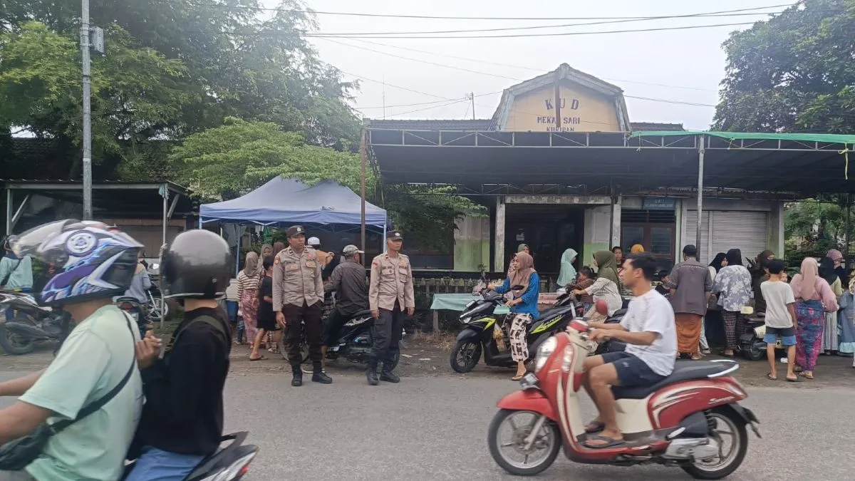 Lalu Lintas Simpang Kuripan II Lancar Selama Perburuan Takjil