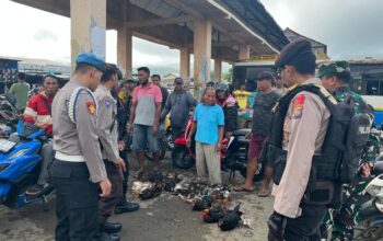 Melalui Patroli Sambang Kamtibmas, Personel Pos PAM Polres Bima Kabupaten Tente Pantau Aktivitas Masyarakat di Terminal Tente