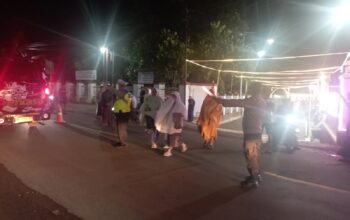 Personel Polsek Masbagik Lakukan Pengamanan Sholat Tarawih di Masjid At-Taqwa Bilasundung