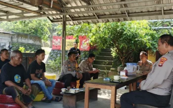 Polsek Batulayar Perkuat Sinergitas Lewat Jumat Curhat di Desa Bengkaung demi Kamtibmas Kondusif