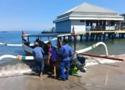 Menjaga Keamanan dan Kebersihan Destinasi Wisata, Sat Polairud Polres Lombok Barat Intensifkan Patroli di Pantai Senggigi