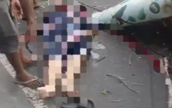 Polres Loteng Datangi TKP Pengendara Pengendara Tertimpa Pohon di Praya Tengah. ‎