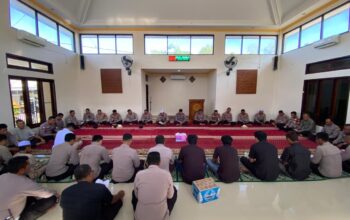 Polres Bima Kota Gelar Binrohtal Rutin, Perkuat Keimanan dan Kebersamaan Personel