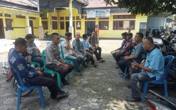 Polsek Rasbar Laksanakan Jum’at Curhat, Serap Keluhan Warga di Kelurahan Sarae