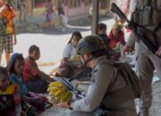 Patroli di Sinak, Ops Damai Cartenz Perkuat Kedekatan dan Rasa Aman Warga