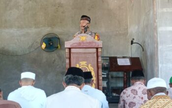 Wujud Cinta Masyarakat Terhadap Polri, Bhabinkamtibmas Polsek Woha Jadi Khotib Sholat Jum,at di Masjid Baburahman Kecamatan Bolo