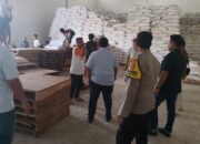 Kawal Stok Pangan Nasional, Polsek Labuapi Dampingi Petani