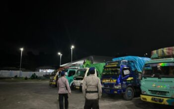 Sat Polairud Polres Dompu Intensifkan Pengecekan Muatan Kapal di Dermaga Calabai