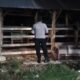 Jaga Kamtibmas, Polsek Sekotong Sambangi Kandang Ternak Dini Hari