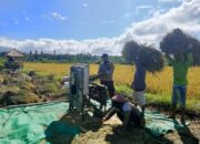 Bhabinkamtibmas Desa Apitaik Lakukan Silaturahmi dan Himbauan Kamtibmas kepada Petani