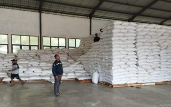 Polsek Gerung Kawal Distribusi 19 Ton Jagung ke BULOG NTB