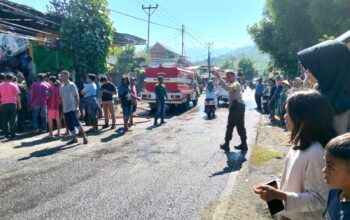 BHABINKAMTIBMAS DESA KATUA SIGAP TANGANI KEBAKARAN RUKO UD. YARIS DI DUSUN OMPU JENGO
