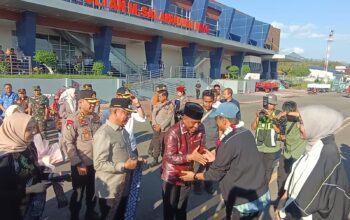 Kedatangan Kapolda NTB dan Rombongan di Sambut Langsung Kapolres Bima Kabupaten di Bandara SMS Bima