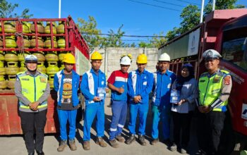 Unit Kamsel Satlantas Polres Bima Kota Sosialisasikan Keselamatan Berlalu Lintas kepada Sopir Truk Pengangkut Elpiji