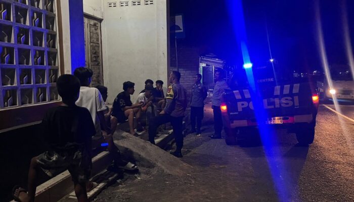 POLSEK KEMPO INTENSIFKAN PATROLI BLUE LIGHT, JAGA KAMTIBMAS TETAP KONDUSIF