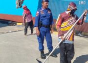 Polisi Penolong Hadir di Pesisir, Sat Polairud Polres Dompu Bantu Warga dan Amankan Aktivitas Pelabuhan