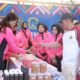 Waka Polda NTB Disambut Ketua Bhayangkari Cabang Bima Saat Tinjau Stand Bazaar Polres Bima dan Pasar Rakyat Serta Bakti Sosial Polres Bima Kabupaten di Mapolda NTB