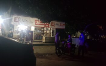 21.00 Wita, Lampu Biru Polsek Bayan Keliling 3 Titik Vital: Blue Light Jaga Anyar Aman