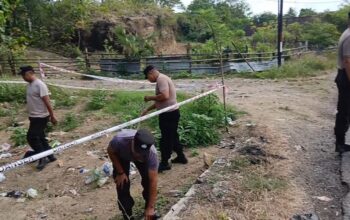 Wujudkan Lingkungan Bersih dan Asri, Polsek Moyo Hulu Gelar Bakti Sosial di Jembatan Desa Marga Karya