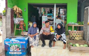 Bhabinkamtibmas Desa Sakra Selatan Jalin Silaturahmi dengan Warga, Sampaikan Himbauan Kamtibmas